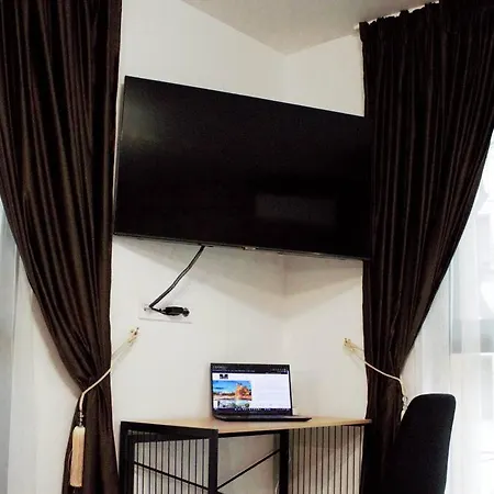 Апартамент Eras - център