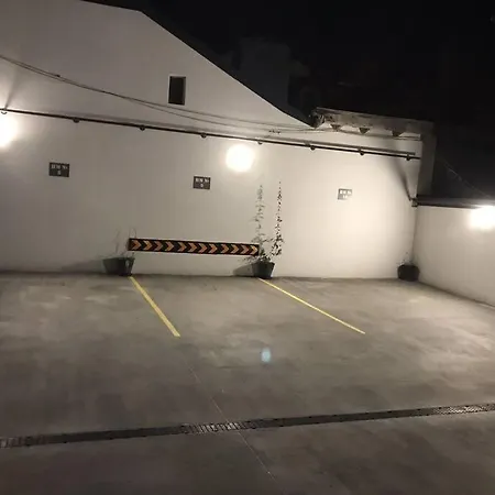 Апартамент Eras - център *